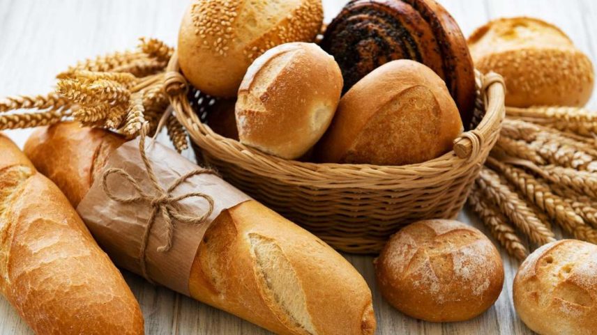 Pão sírio é melhor que pão francês? Nutricionista explica por que essa troca pode não ajudar na dieta e revela o segredo para comer pão sem culpa