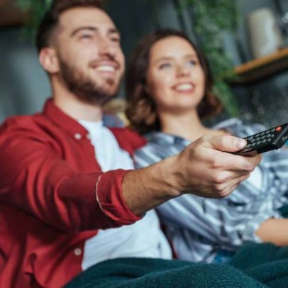 Como a luz infravermelha do controle remoto altera a TV com um clique