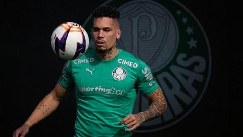 Paulinho durante treinamento, na Academia de Futebol. –