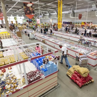 Intenção de consumo das famílias sobe 1,2% em abril, diz CNC