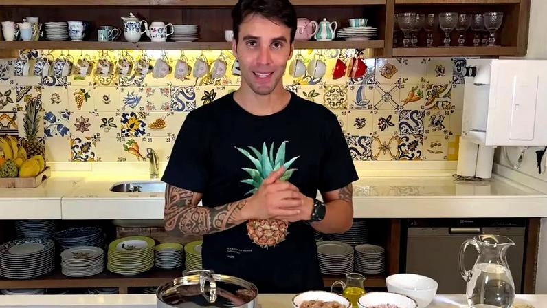 Sopa de legumes com frango: com batata e cenoura, essa receita de Daniel Cady, ex-marido de Ivete Sangalo, é ótima para esquentar em dias frios.