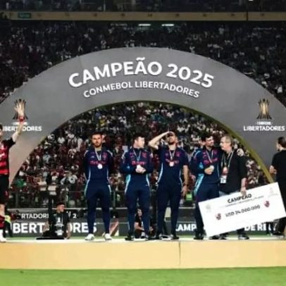 Flamengo realiza exposição com sete taças de 2025