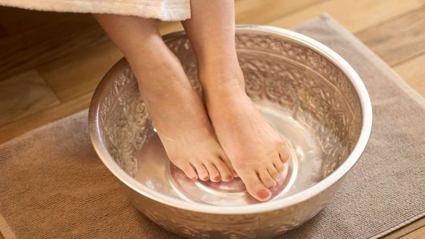 Estes são 4 cremes para os pés mais eficazes para tratar rachaduras e calosidades.