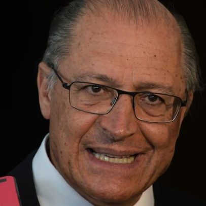 Alckmin afirma que clã Bolsonaro usou factoide para desviar do caso Master