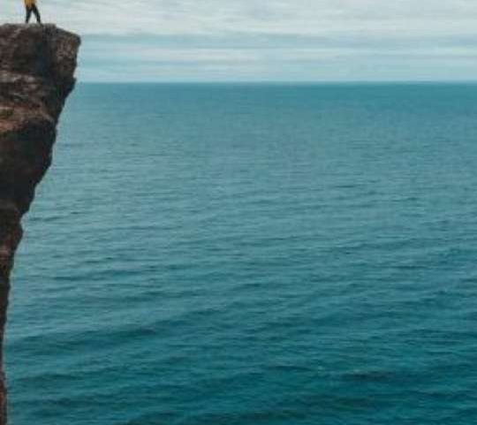 Falésias brasileiras atraem turistas por suas paisagens impressionantes