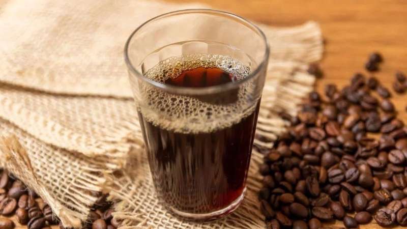 As atitudes que mais se repetem entre quem não troca o cafezinho forte e sem açúcar por nada. /