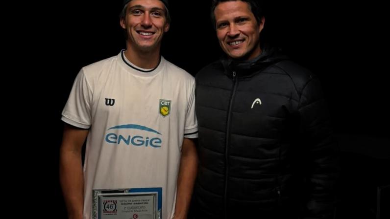 Leonardo Storck à esquerda e treinador Bruno Savi à direita