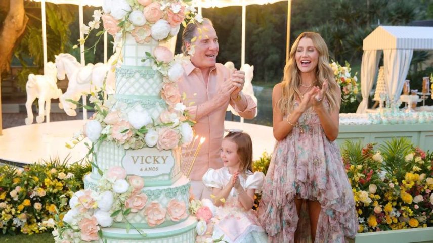 Bolo de 1,70m com 7 andares, troca de look e Vicky montada em pônei: fotos da festa da filha de Roberto Justus e Ana Paula Siebert vão te surpreender.