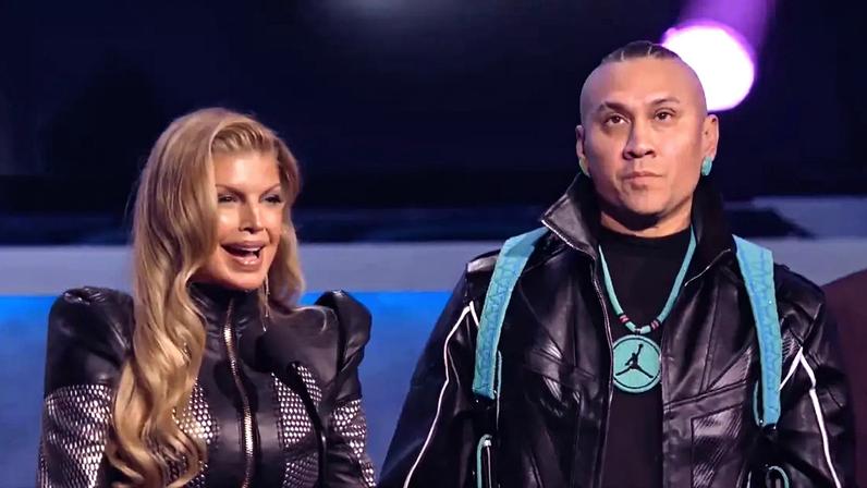 Fergie retorna ao Black Eyed Peas para receber prêmio no AMAs 2026