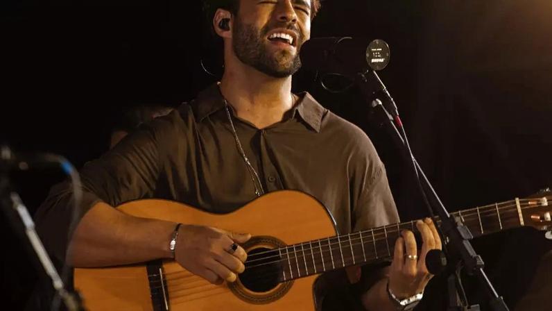 Felipe Alcântara sugere 10 músicas para homenagens no Dia das Mães