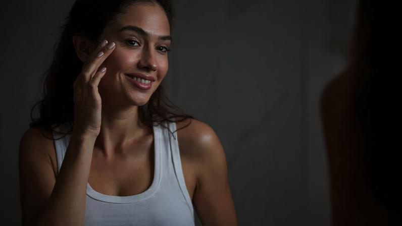 A nova tendência do skincare prioriza fórmulas calmantes e cuidado contínuo para fortalecer a barreira cutânea