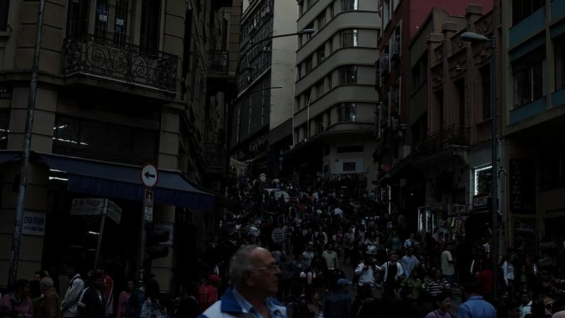 A rua 25 de março, popular centro de compras em São Paulo (Foto: C.Araújo26 / Wikimedia Commons)