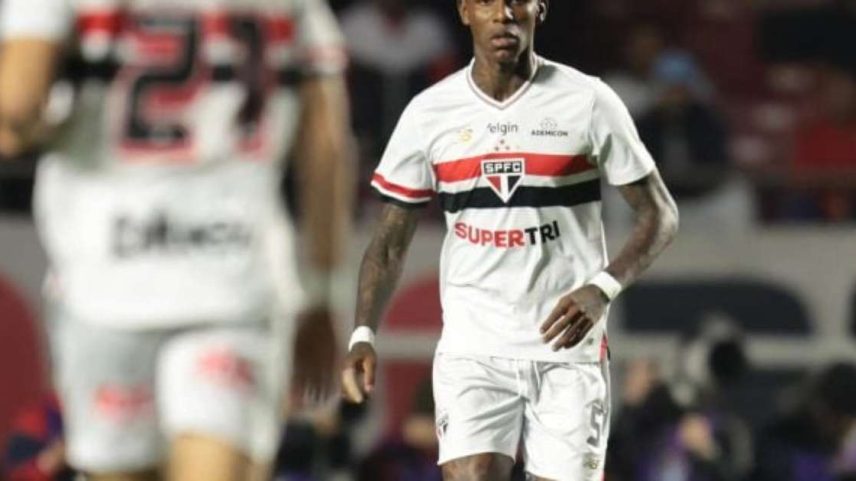 Arboleda vai seguir no São Paulo até receber uma proposta –