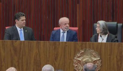 Lula e Alcolumbre se reúnem no TSE em meio à tensão entre Poderes