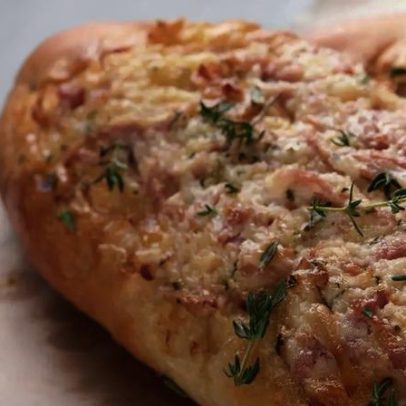 Pizza de pão francês na Air Fryer fica pronta em 10 minutos