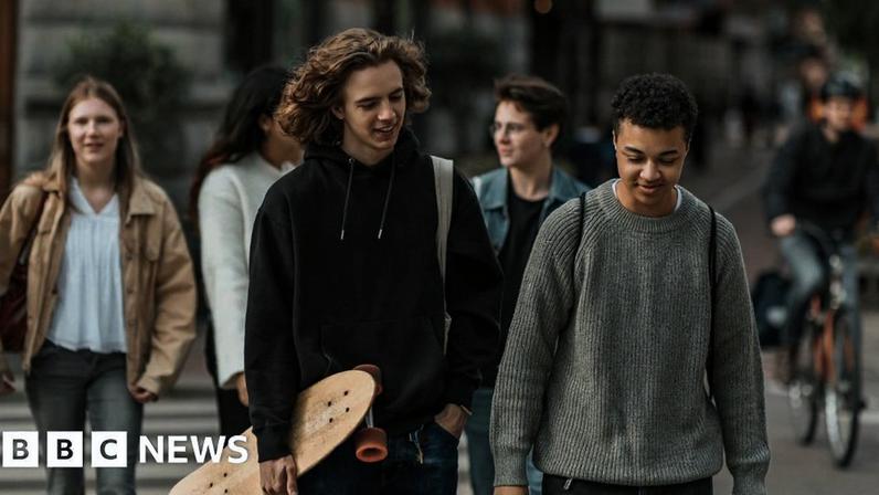 Amazon UK diz que jovens não são culpados pela desemprego