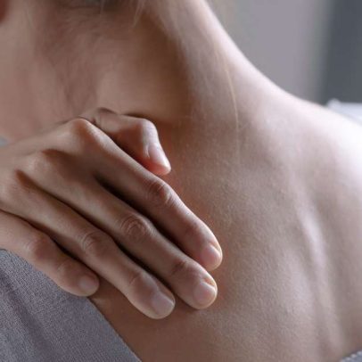 Como aliviar tensões musculares da rotina materna em casa