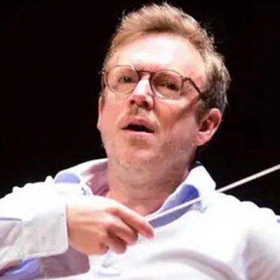 Maestro britânico piloto amador garante posto principal em orquestra dos EUA
