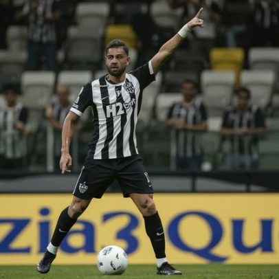 Betinho Marques pede espaço e cita vontade de xingar sozinho e tomar dipirona