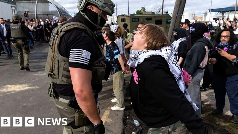 Protestos aumentam diante da instalação da ICE por supostas condições desumanas
