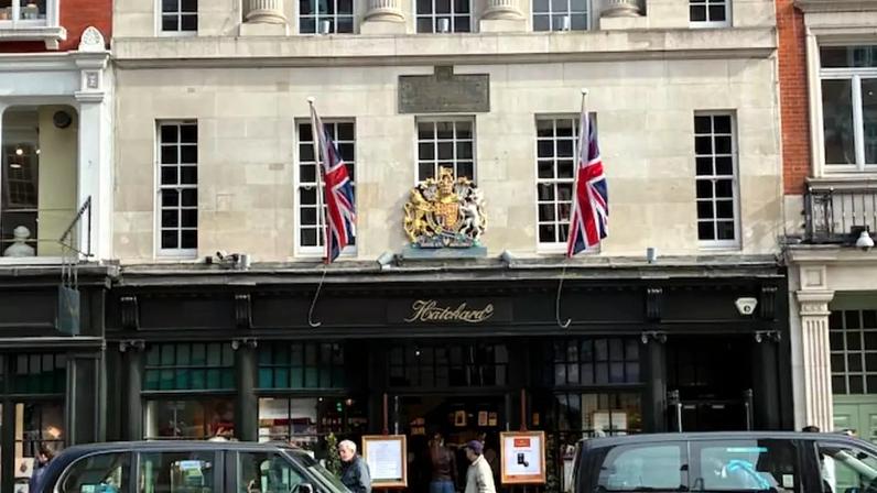 Fachada da Hatchards, livraria mais antiga do Reino Unido, em 29 de abril de 2026.