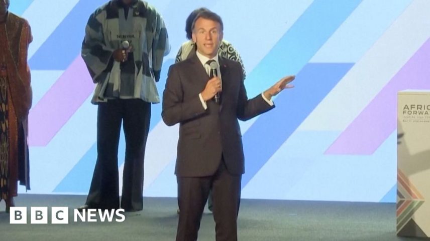 Macron interrompe palestrante e pede silêncio