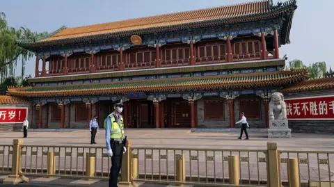 Xi leva Trump em visita ao centro de poder do Partido Comunista em Pequim