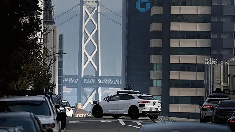Califórnia multará carros autônomos que violarem leis de trânsito