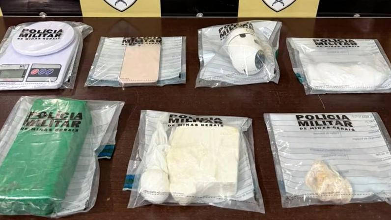 Militares foram até à casa da mulher depois de receberem denúncias sobre um intenso tráfico de drogas no local