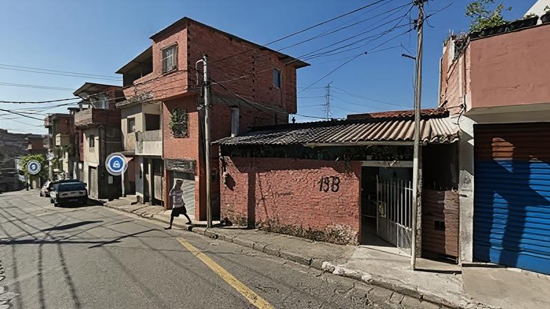 Acidente ocorreu na rua Denis Chaudet, altura do número 19