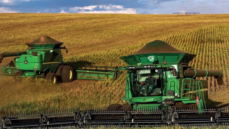 APERTO - Plantação de soja: a queda dos preços e a alta dos insumos drenam o caixa do agronegócio brasileiro (Silvio Avila/AFP)