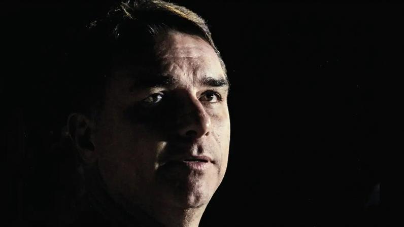 MUDANÇA - O senador: troca no comando da comunicação em meio à crise, com a chegada do estrelado publicitário Eduardo Fischer