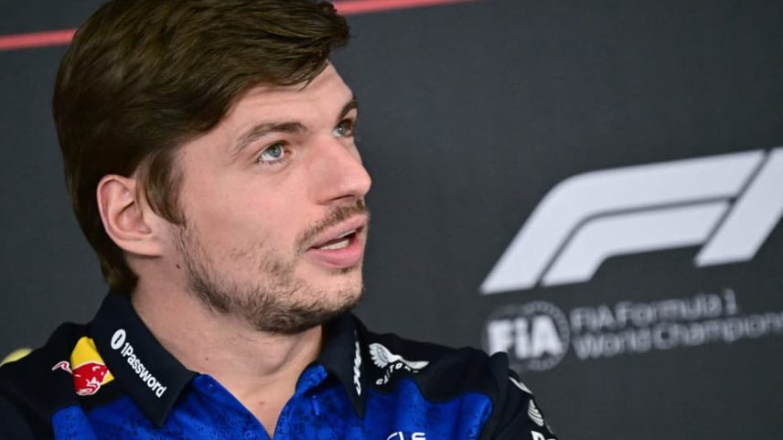 Max Verstappen em coletiva na pré-temporada da Fórmula 1 (Foto: Giuseppe Cacace/AFP)