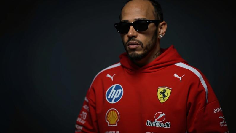 Lewis Hamilton no Circuito de Suzuka, durante o GP do Japão 2026 (Foto: Andrew Caballero-Reynolds/AFP)
