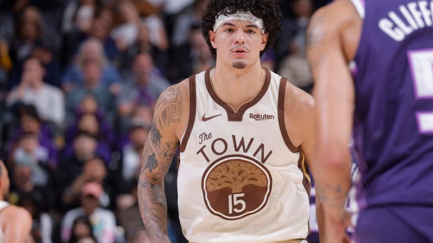 Gui Santos, do Golden State Warriors, defende em jogo contra o Sacramento Kings no Golden 1 Center, em Sacramento, Califórnia. (Foto: Rocky Widner/Nbae/Getty Images/AFP)