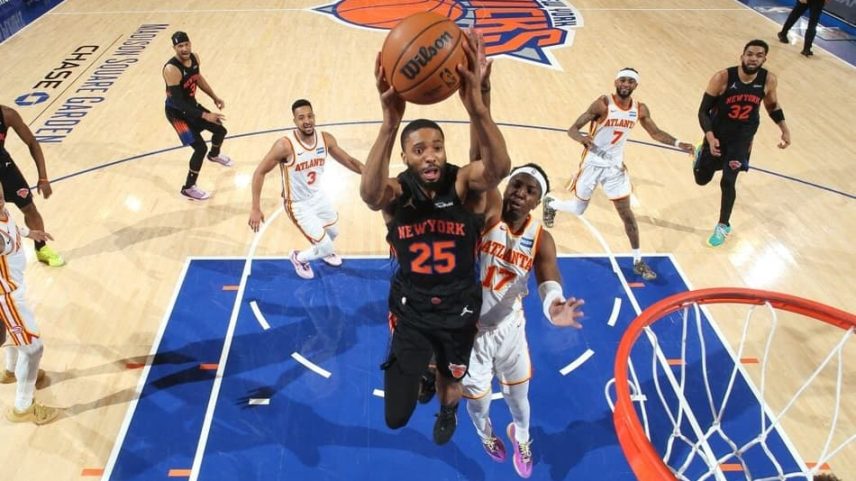 Mikal Bridges, do New York Knicks, na vitória sobre o Atlanta Hawks no Madison Square Garden. (Foto: Nathaniel S. Butler / NBAE / Getty Images / Getty Images via AFP)