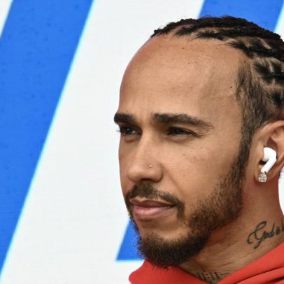 Hamilton faz gesto a Colapinto após colisão no GP de Miami de F1