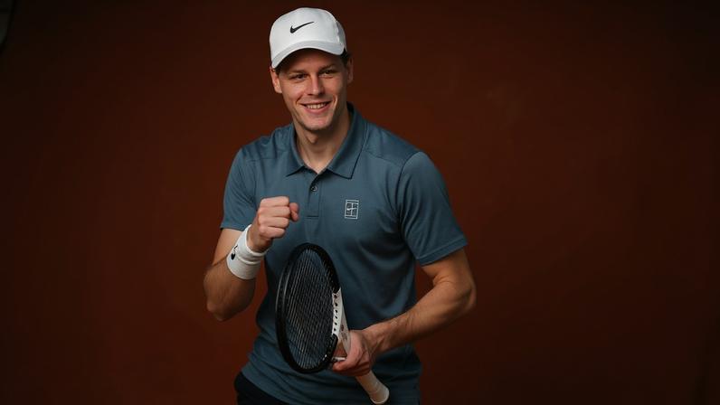 Sinner é um dos nomes que assinou o texto de contestação à Roland Garros. (Foto: Thomas COEX / AFP)
