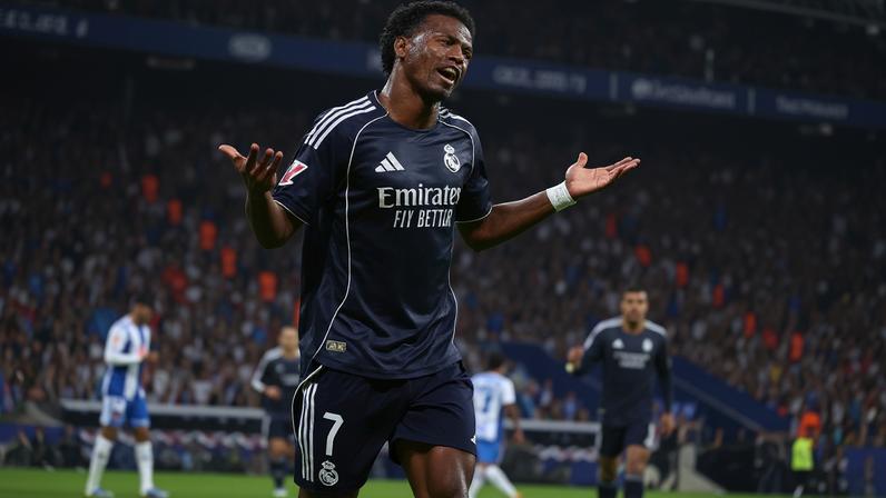 Vini Jr comemora gol marcado pelo Real Madrid sobre o Espanyol, pela La Liga (Foto: Josep Lago / AFP)