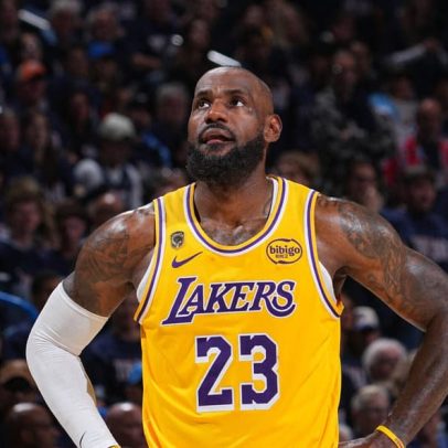 LeBron James atinge marca histórica de 300 partidas de playoffs