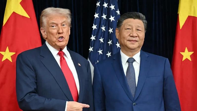 Donald Trump e Xi Jinping durante encontro em 2025