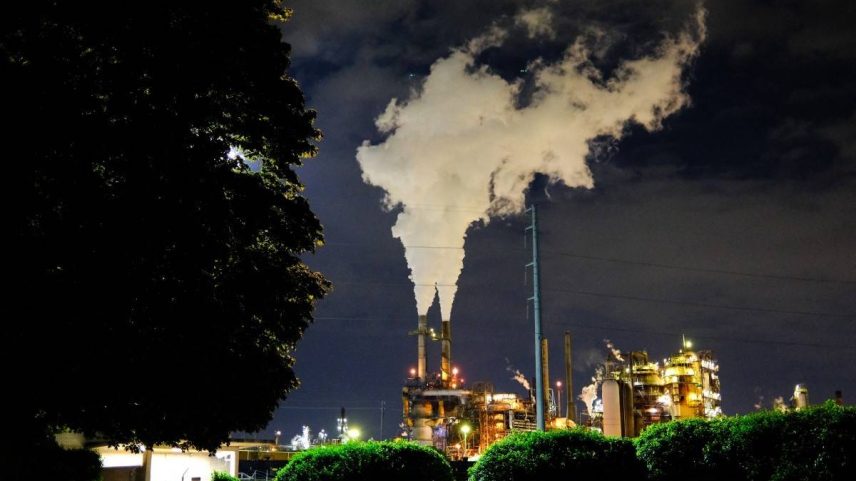Refinaria de Bayway, em Linden, New Jersey, em 8 de maio de 2026