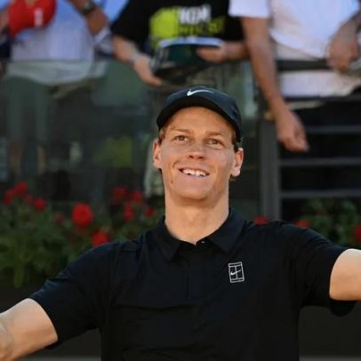 Sinner vence 30ª consecutiva em Masters 1000 e mira recorde de Djokovic