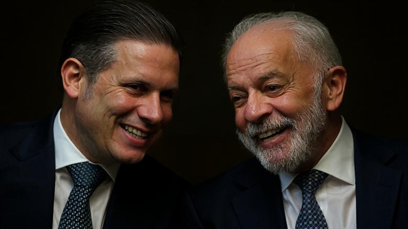 Hugo Motta e Lula - 12/05/2026 (EVARISTO SA/AFP)