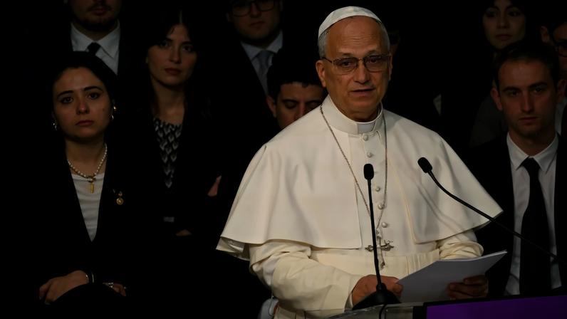 O Papa Leão XIV participa de uma reunião com estudantes durante uma visita à Universidade Sapienza de Roma, em 14 de maio de 2026