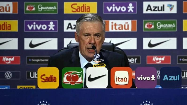 Ancelotti deu declarações à imprensa na coletiva após a convocação (Mauro Pimentel/AFP)