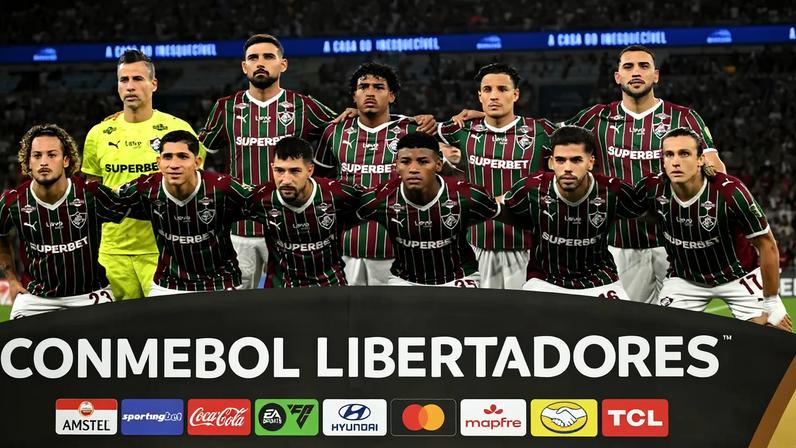 Jogadores do Fluminense posam para uma foto antes da partida da fase de grupos da Libertadores entre o Fluminense, do Brasil, e o Bolívar, da Bolívia (Foto: Mauro Pimentel / AFP)