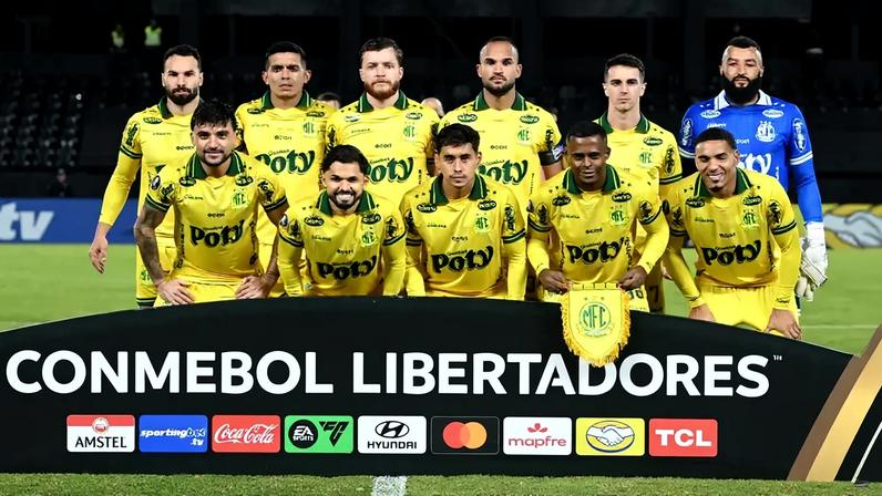 Jogadores do Mirassol comemoram gol marcado contra o Always Ready, da Bolívia, pela fase de grupos da Libertadores (Foto: Daniel Duarte / AFP)