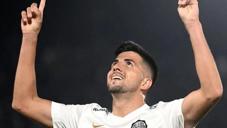 Mateo Gamarra comemora gol de empate contra o Vasco (Foto: JOSE BOGADO / AFP)