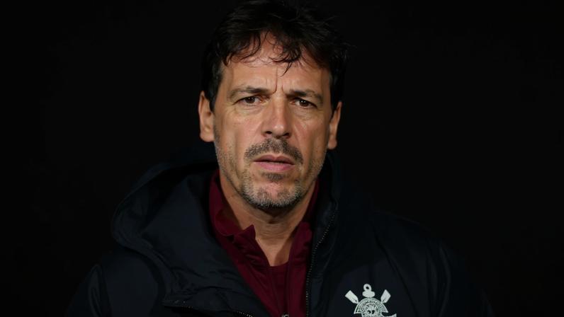 Fernando Diniz, técnico do Corinthians (Foto: Dante Fernandez / AFP)